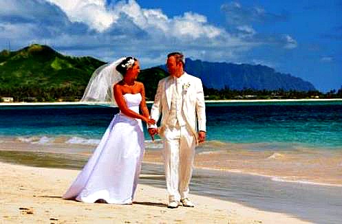 Oahu - Waikiki Romantic Beach Side Wedding
